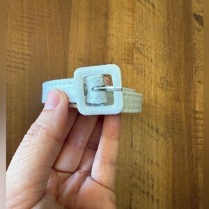 BEBE: Skinny white belt for high waisted wear - Size S